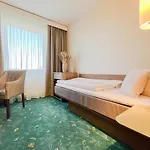 فندق Hotel-restaurant Vier Linden شتاده