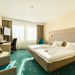 فندق Hotel-restaurant Vier Linden شتاده